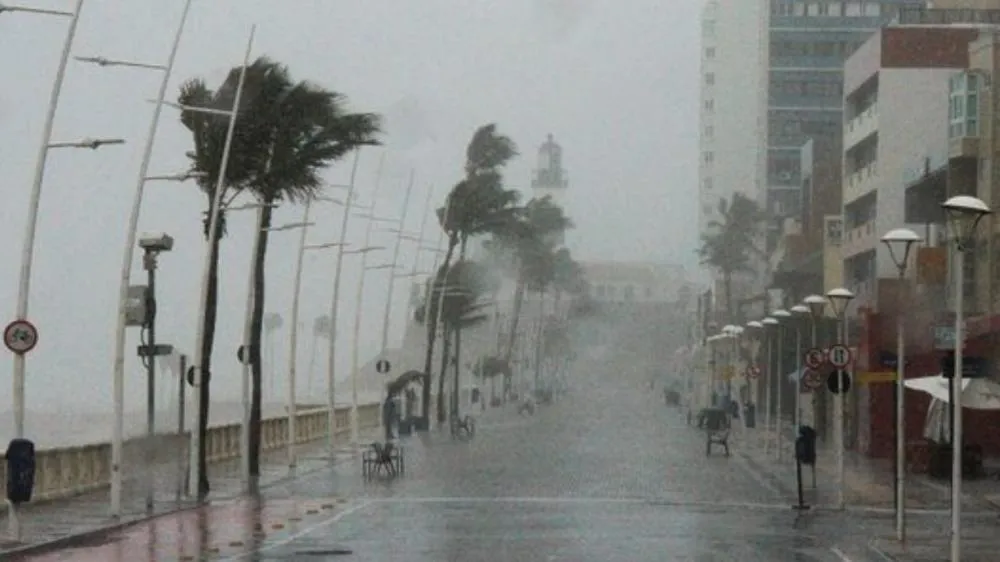 Inmet emite novo alerta de chuva para Salvador e mais 24 cidades da Bahia