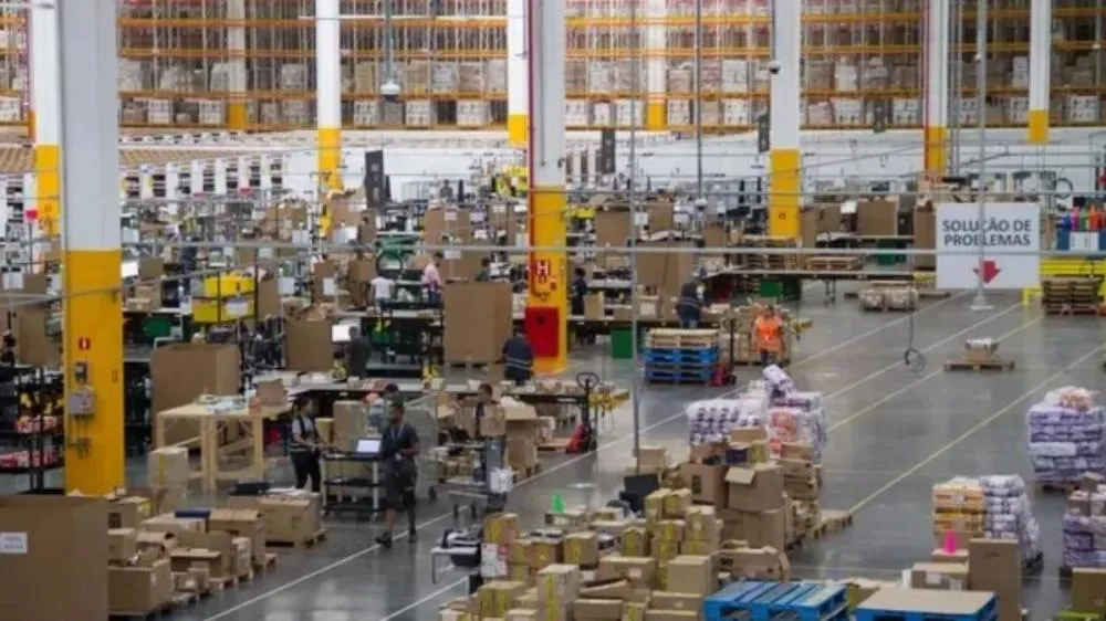 Trabalhar 3 dias e folgar 2: o modelo de trabalho do gigante Galpão da Amazon em Salvador