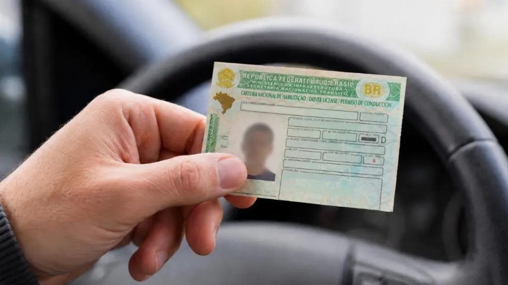CNH vence mais rápido para quem tem mais de 50 anos: Entenda a regra e evite multa