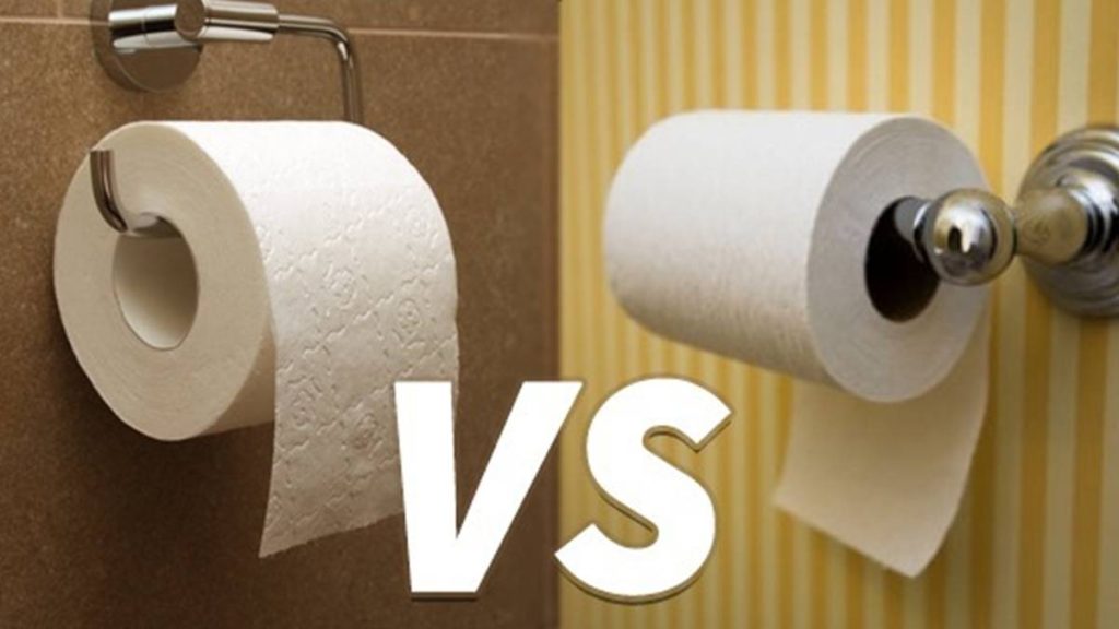 maneira correta de pendurar o papel higiênico