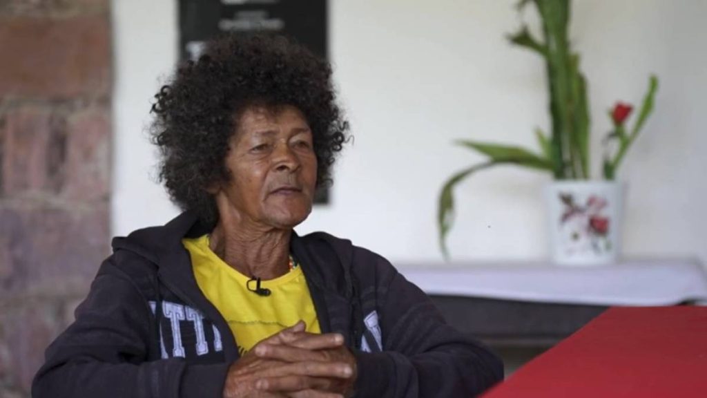 Homem faz relato impressionante sobre alienígenas e choca equipe de TV