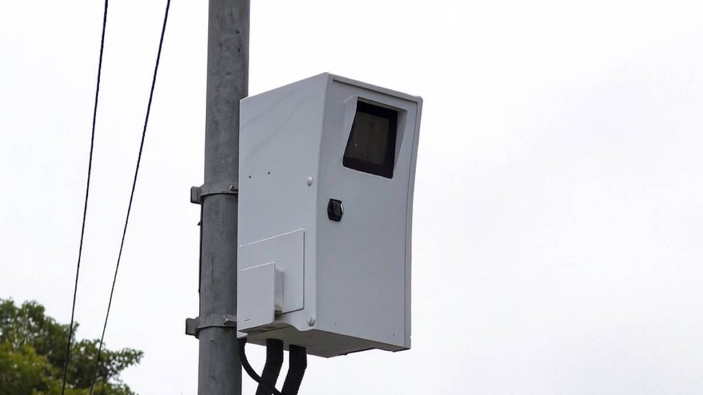 aplica multa a 100 metros de distância