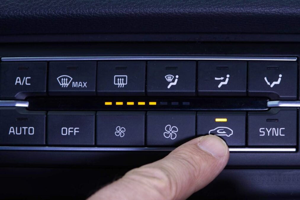 Esse é o botão do carro que ajuda a economizar combustível — mas só pode ser usado por tempo limitado