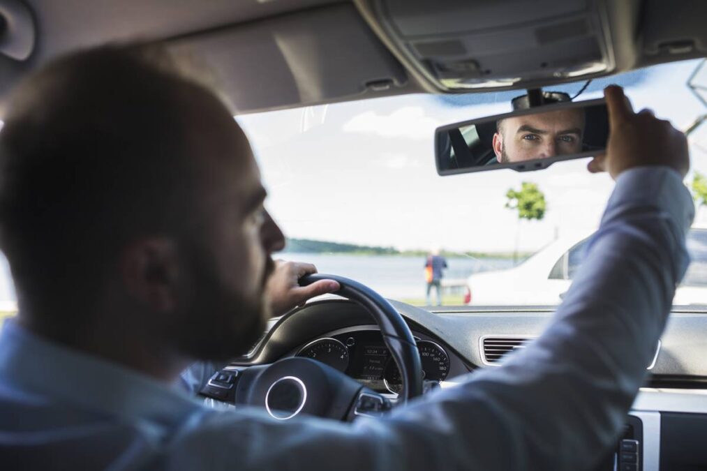 7 hábitos que fazem seu carro gastar mais combustível e tiram até R$ 50 do seu bolso