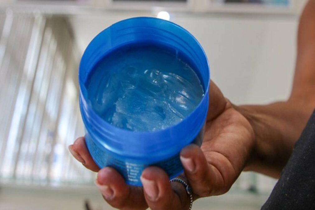 Anvisa emite alerta para quem utiliza produtos para trançar ou modelar cabelos