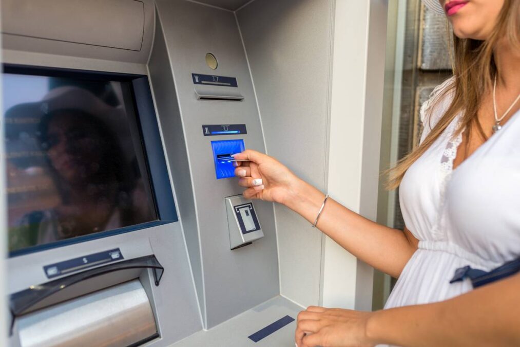 Ao chegar no caixa eletronico para olhar extrato fique ligado com o novo golpe