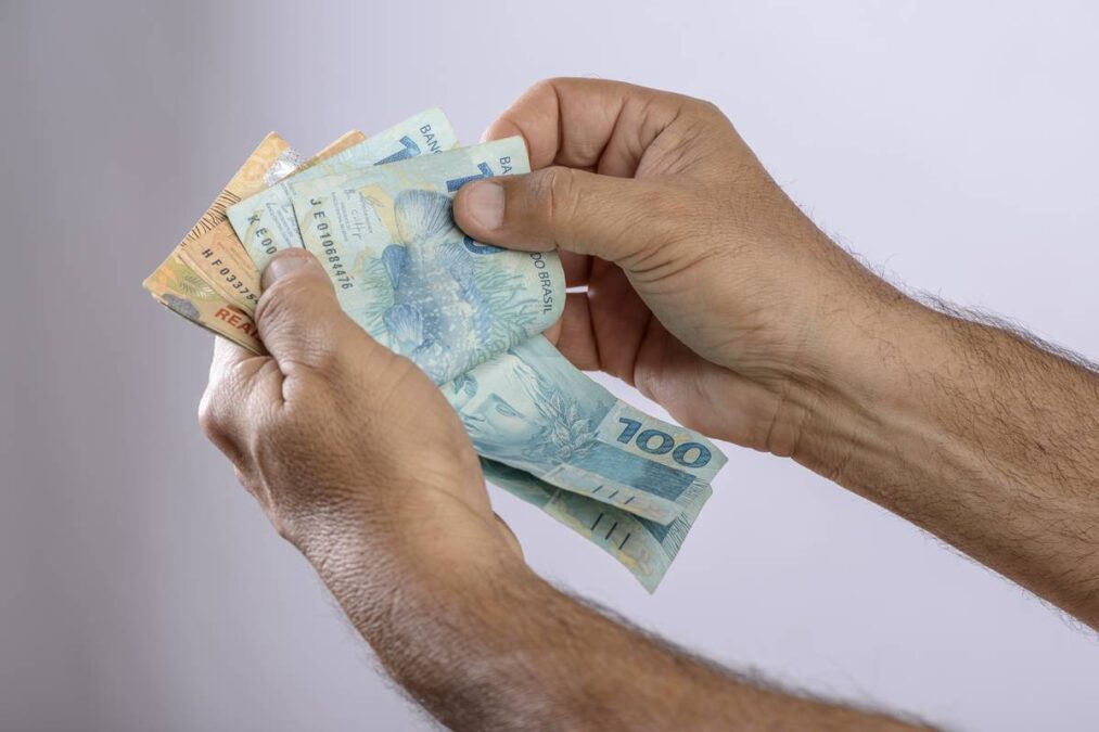 Aposentados do INSS podem pedir aumento de 25% se tiverem uma dessas 9 situações específicas: valor cai na conta imediatamente!