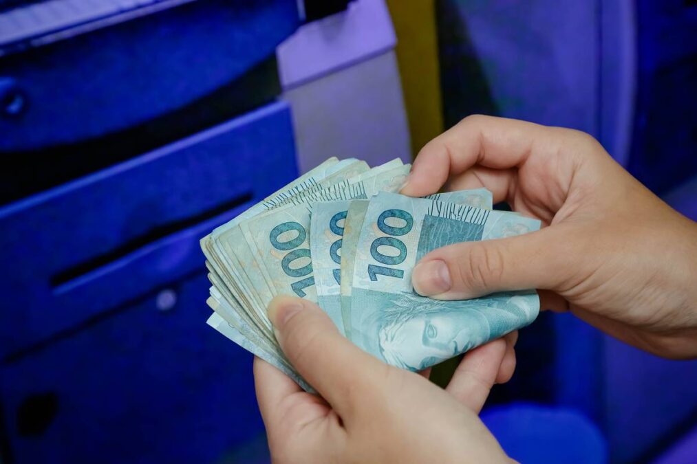 Caixa surpreende e libera dinheiro até para quem está com nome sujo