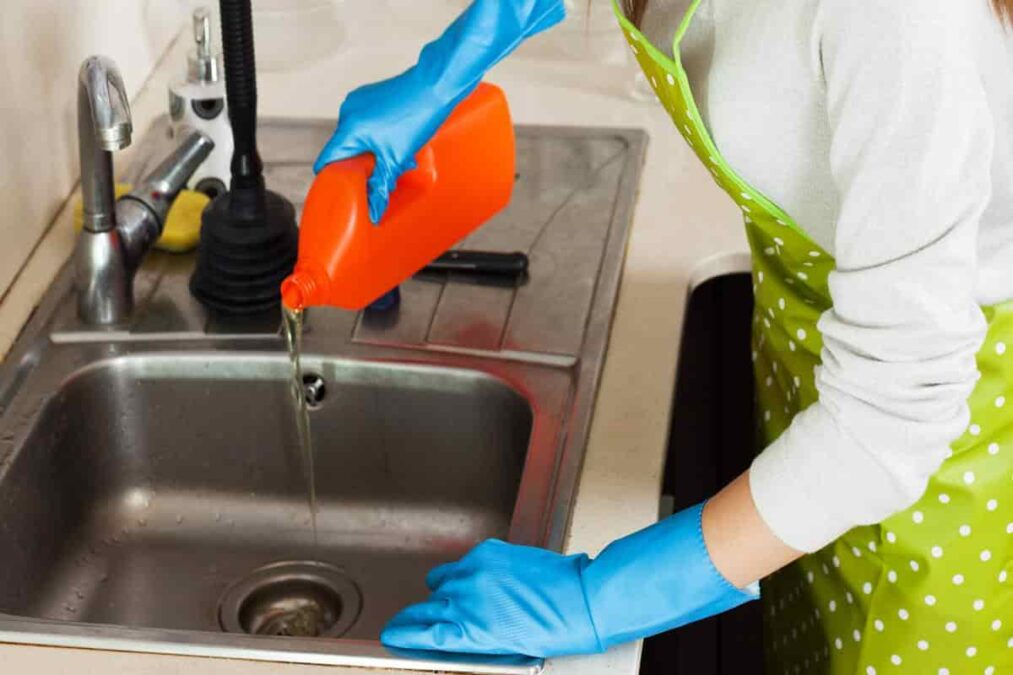 Essas 5 coisas nunca devem ser jogadas na pia