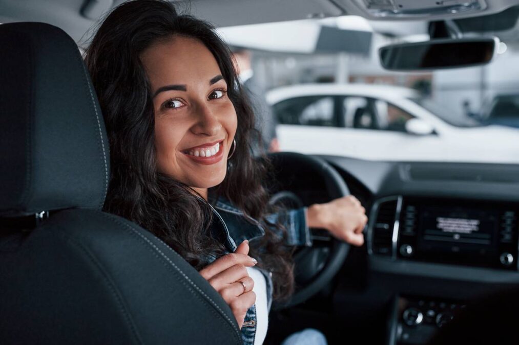 O sapato que está multando e tirando pontos da CNH de muitas mulheres: entenda por quê