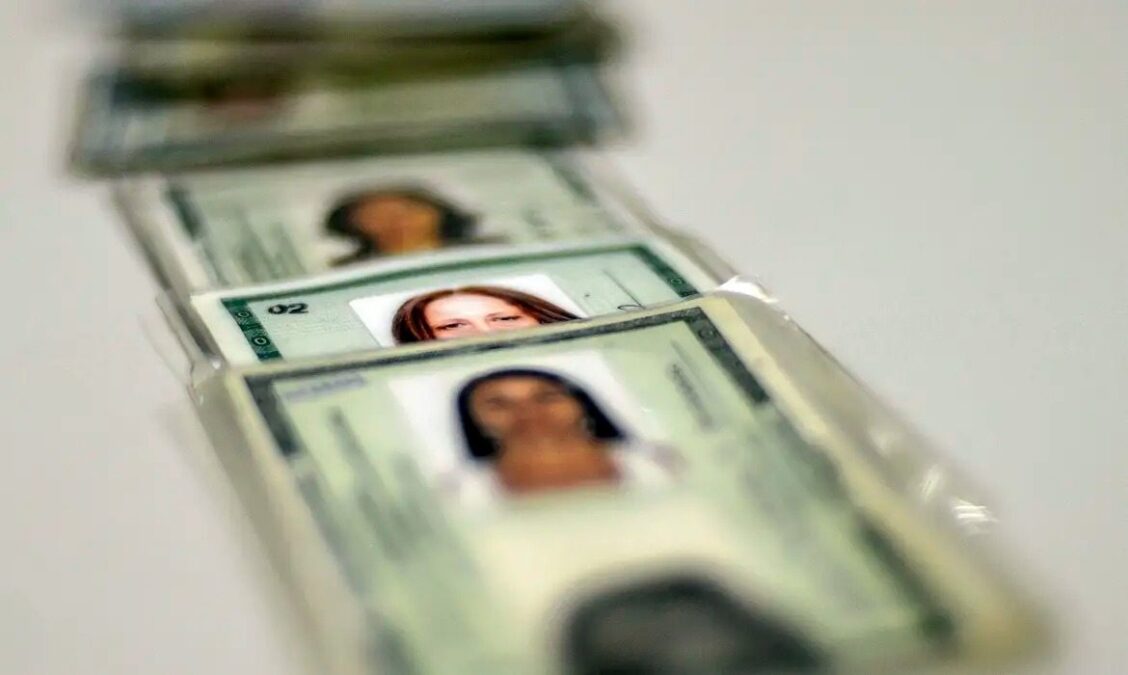 Governo define prazo para substituição do RG antigo pela nova identidade