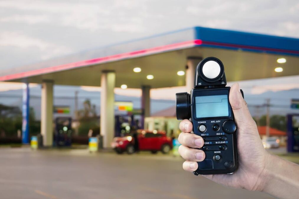 Postos usam controle remoto para enganar clientes