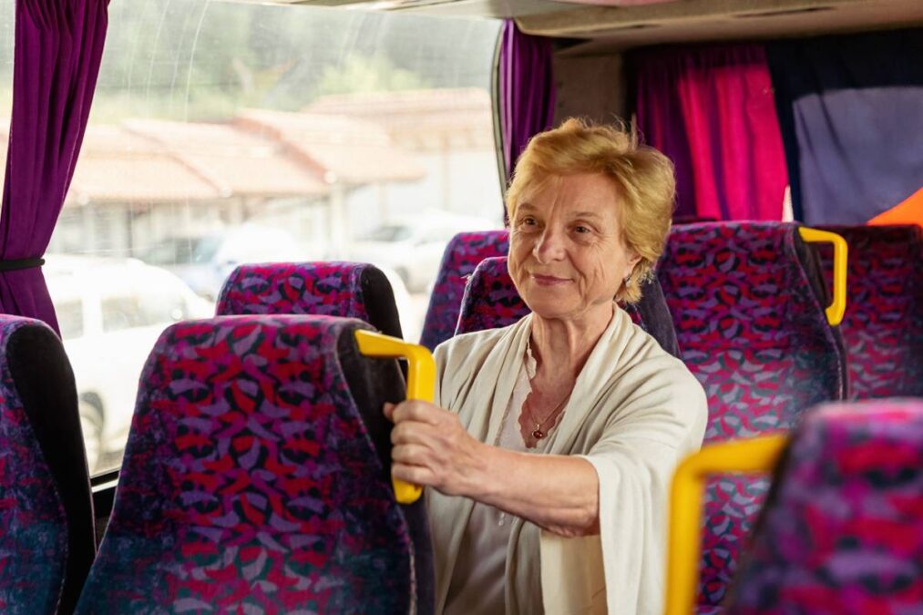 Idosos acima de 60 anos com CPF ativo podem economizar todo mês R$ 367 reais ajuda do Governo