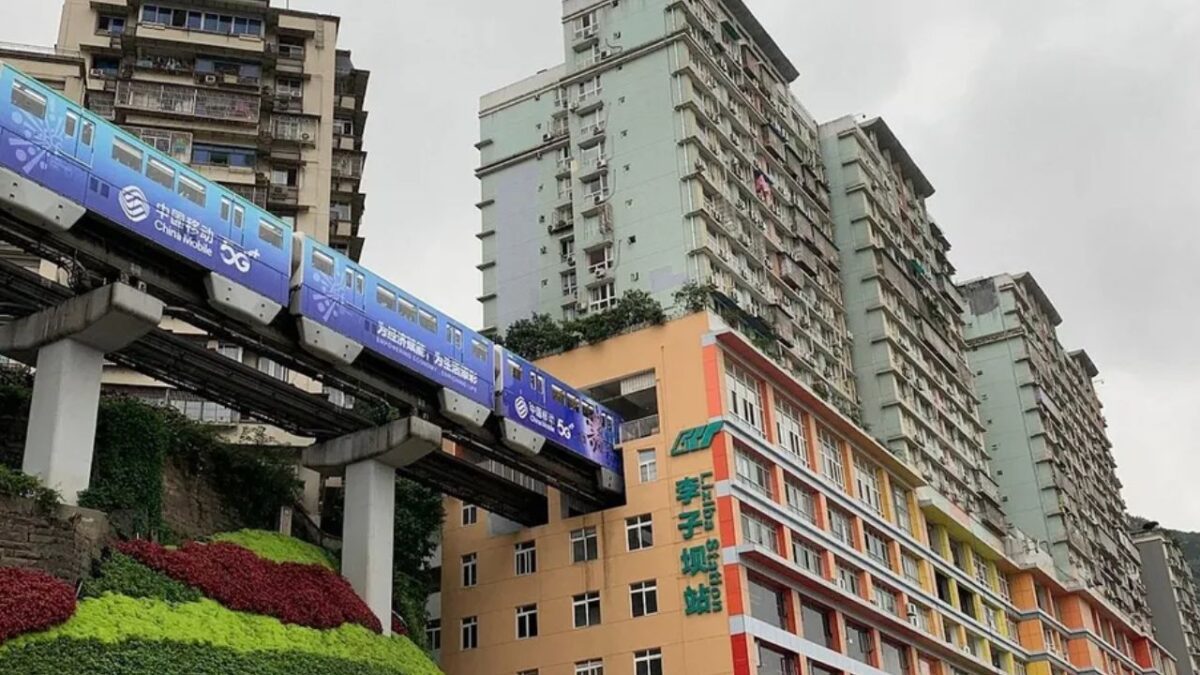 Incrível trajeto de um metrô