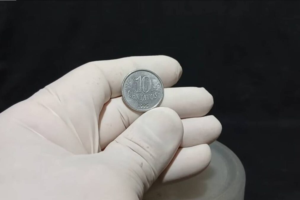 O sachê de moedas de 10 centavos que pode valer R$ 24 mil reais