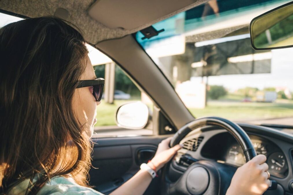 Nunca aperte este botão enquanto estiver dirigindo