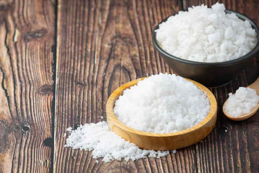 Entenda por que o sal pode salvar suas roupas