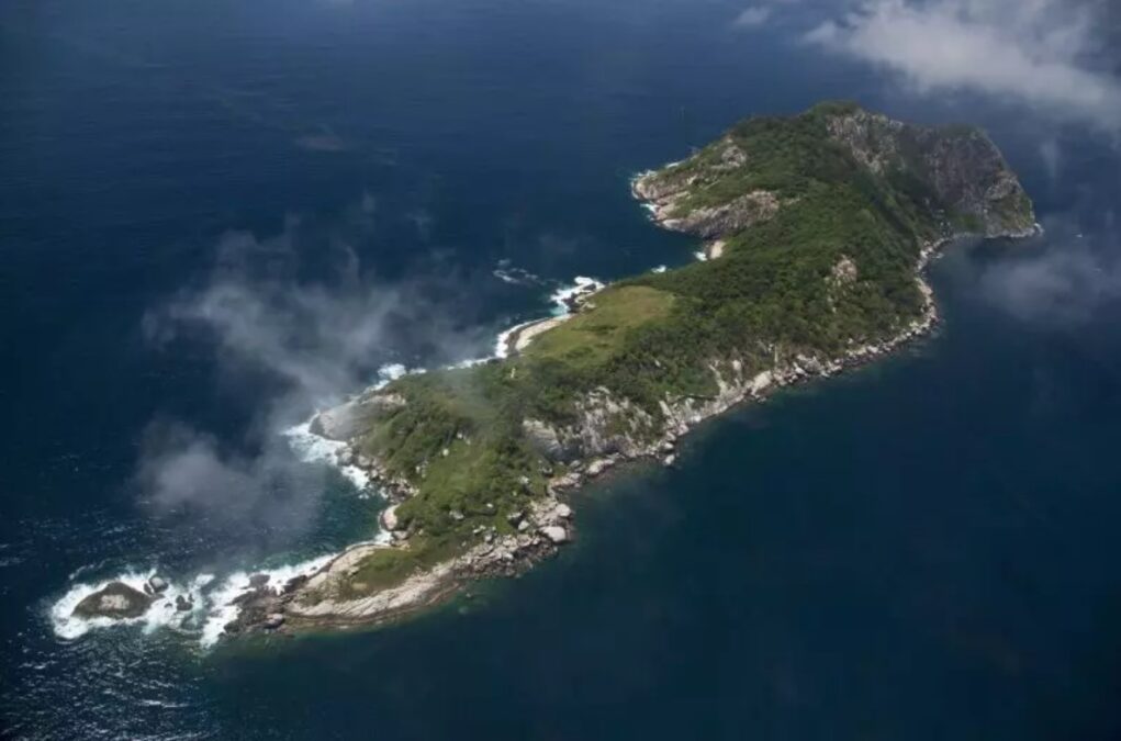 Qual é a perigosa ilha brasileira que pouca gente conhece e por que sua visitação é proibida 
