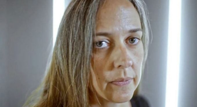 Após divorcio, professora fica irreconhecível 