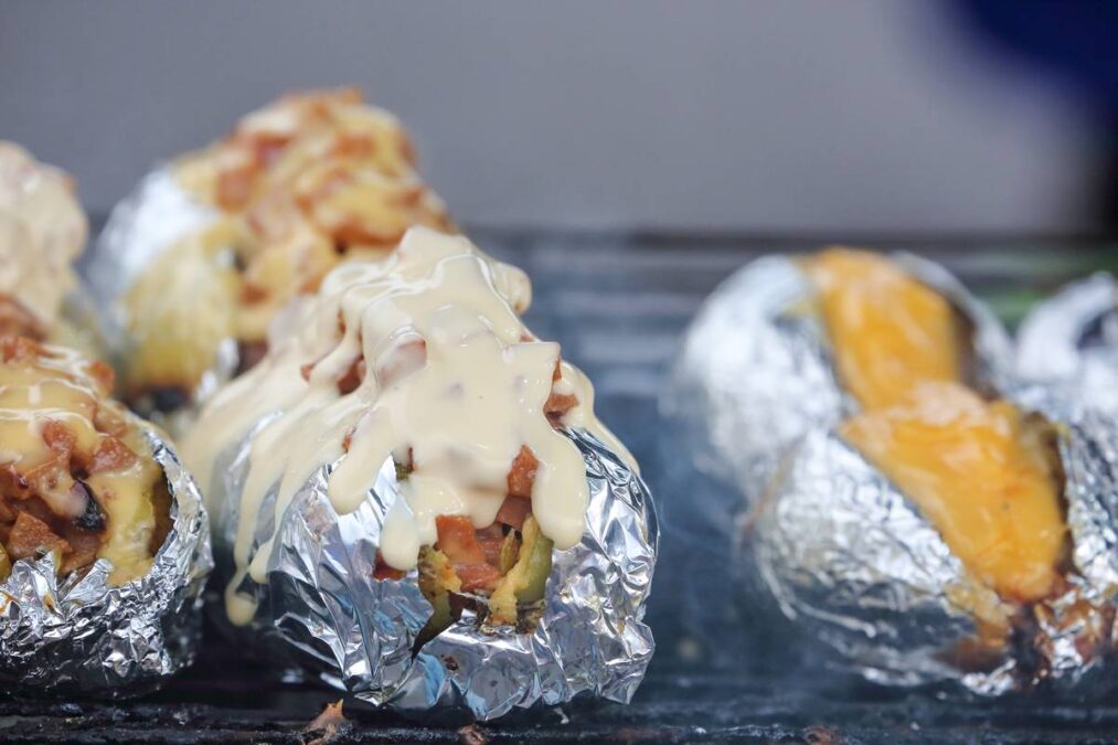 comida embrulhada em papel-alumínio