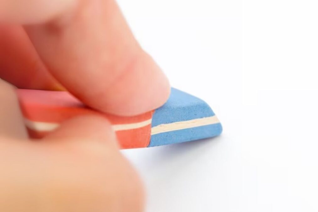 Fomos enganados na infância: essa é a verdadeira função da parte azul da borracha