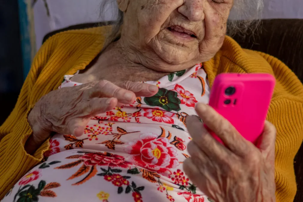 Justiça concede aposentadoria a idosa de 94 anos