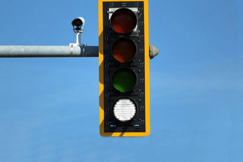 A data para chegada da 4ª luz branca nos semáforos do Brasil