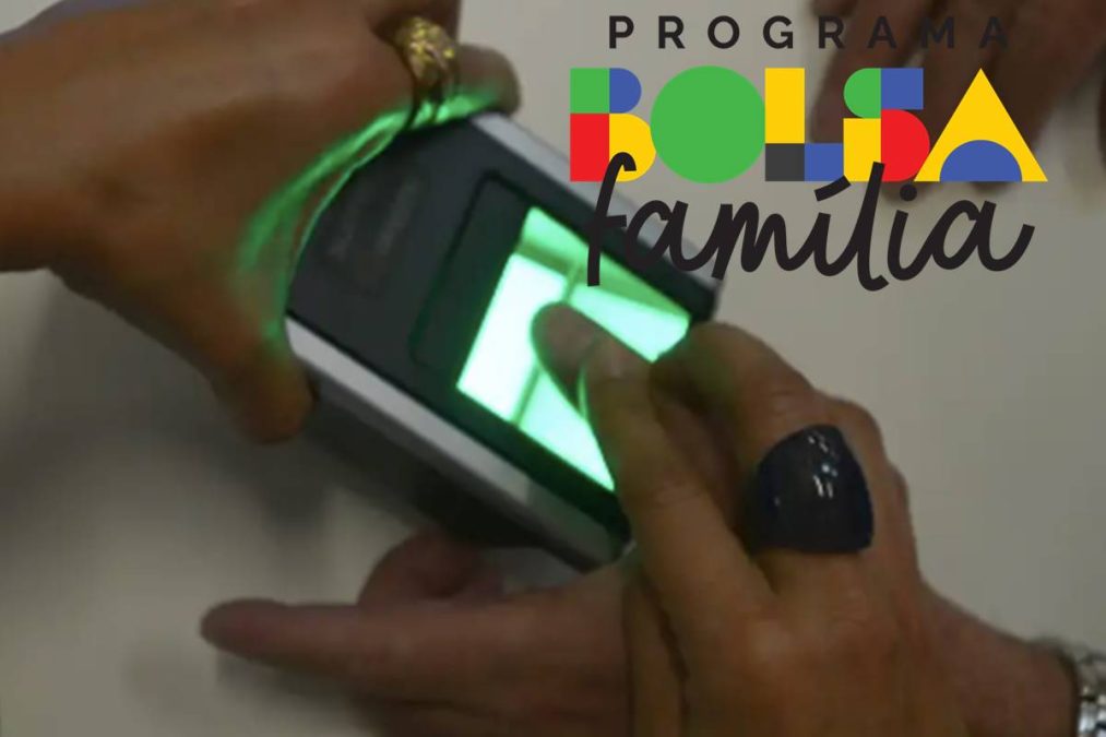 O ChatGPT disse: Pessoa realizando cadastramento biométrico do Bolsa Família