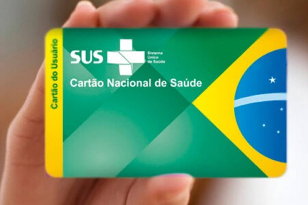 Cartão do SUS na mão é de graça no celular