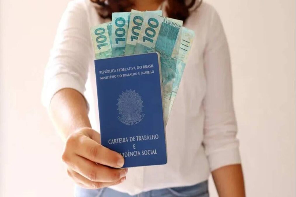 Entenda como desempregados podem sacar mais de R$ 6 mil em 2025