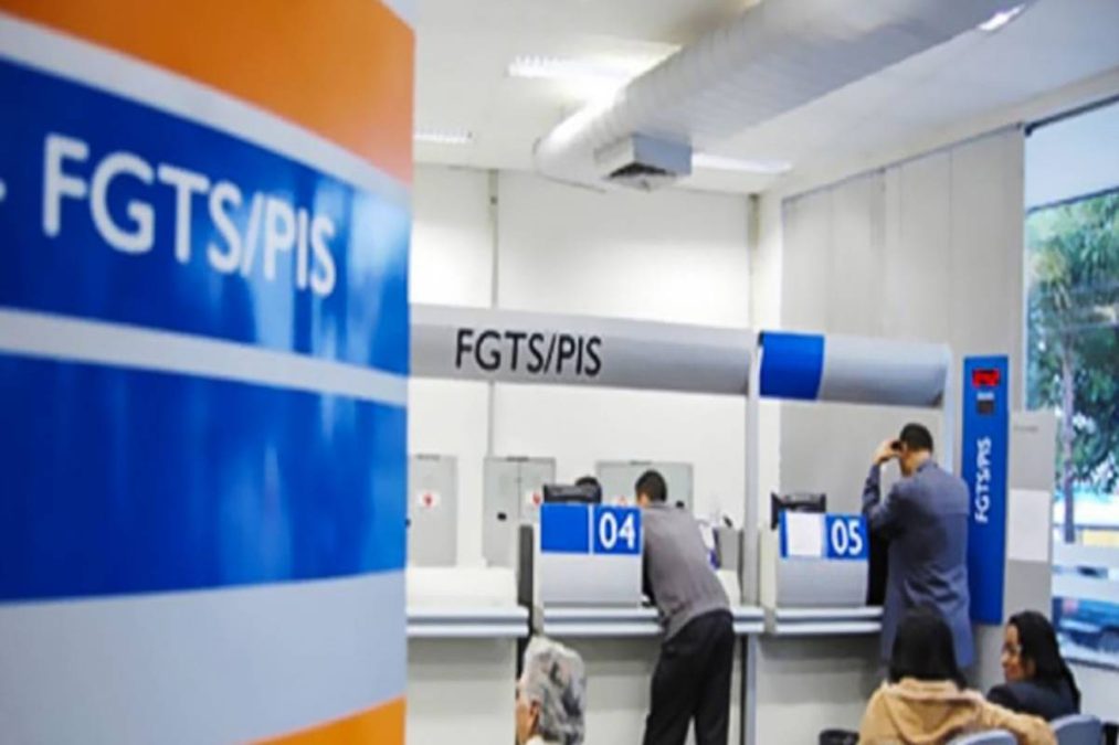 Atendimento do FGTS em agência da Caixa — Empréstimo FGTS