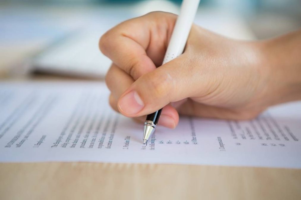 O ChatGPT disse: Pessoa faz prova de concurso público na Bahia