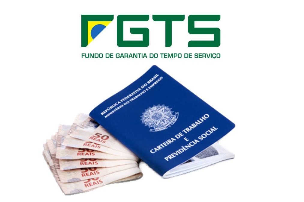 Carteira de Trabalho com notas de Real e simbolo do FGTS