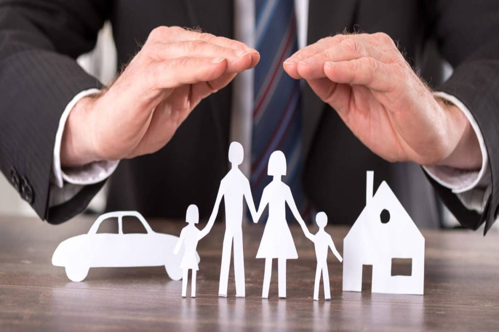 Seguro prestamista protegendo família e bens