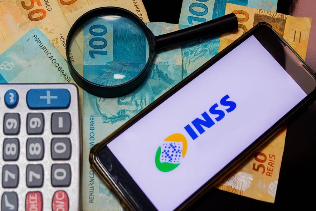 14º salário e abono extra para aposentados do INSS