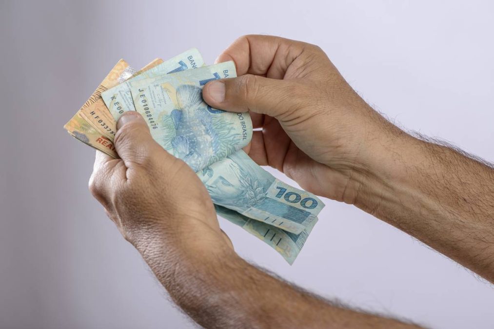 Dinheiro 13º salário INSS