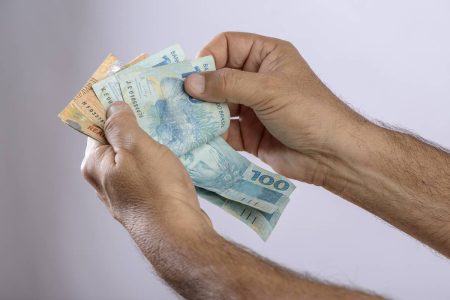 Dinheiro 13º salário INSS