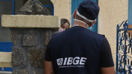 IBGE abre 202 vagas de nível médio para Salvador com salários de até R$ 3 mil e auxílio de R$ 1.175 Agente do IBGE