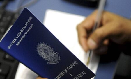 carteira de trabalho para vagas de empregos em Simões Filho