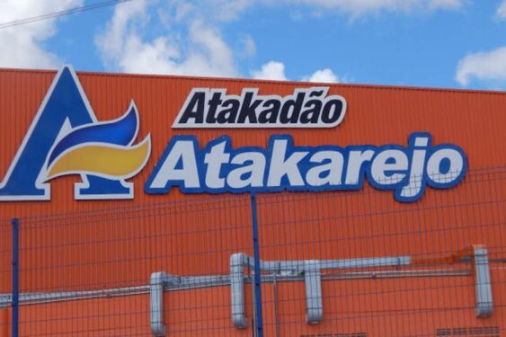 Atakarejo recebe currículos para diversas funções em Simões Filho e Camaçari; veja a lista de vagas!