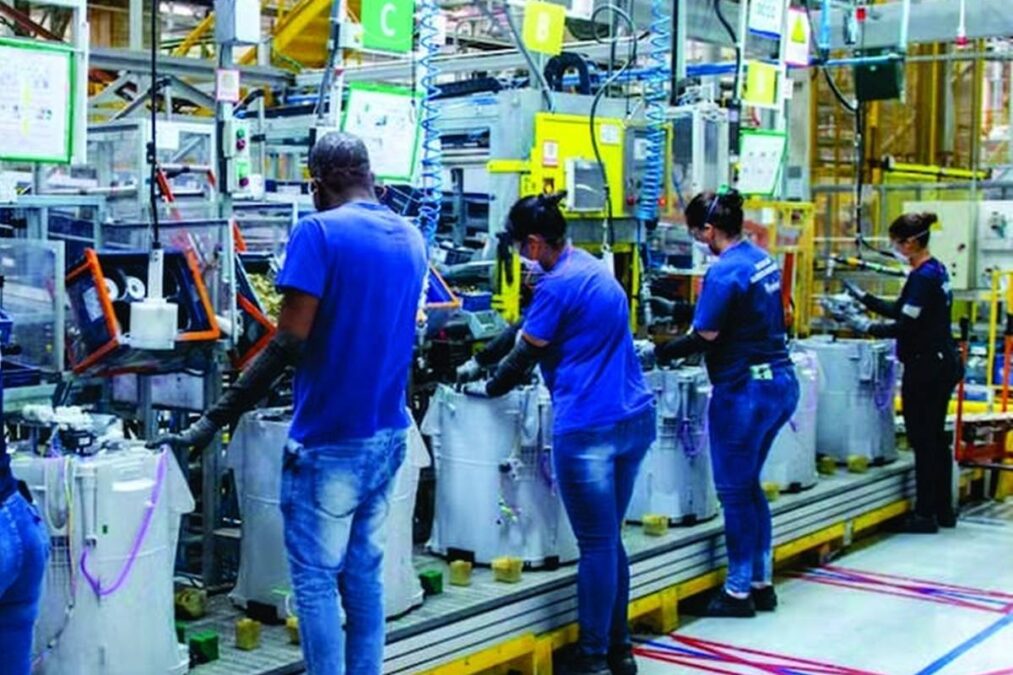 Fábrica abre vagas para Auxiliar de Produção e Auxiliar de Expedição