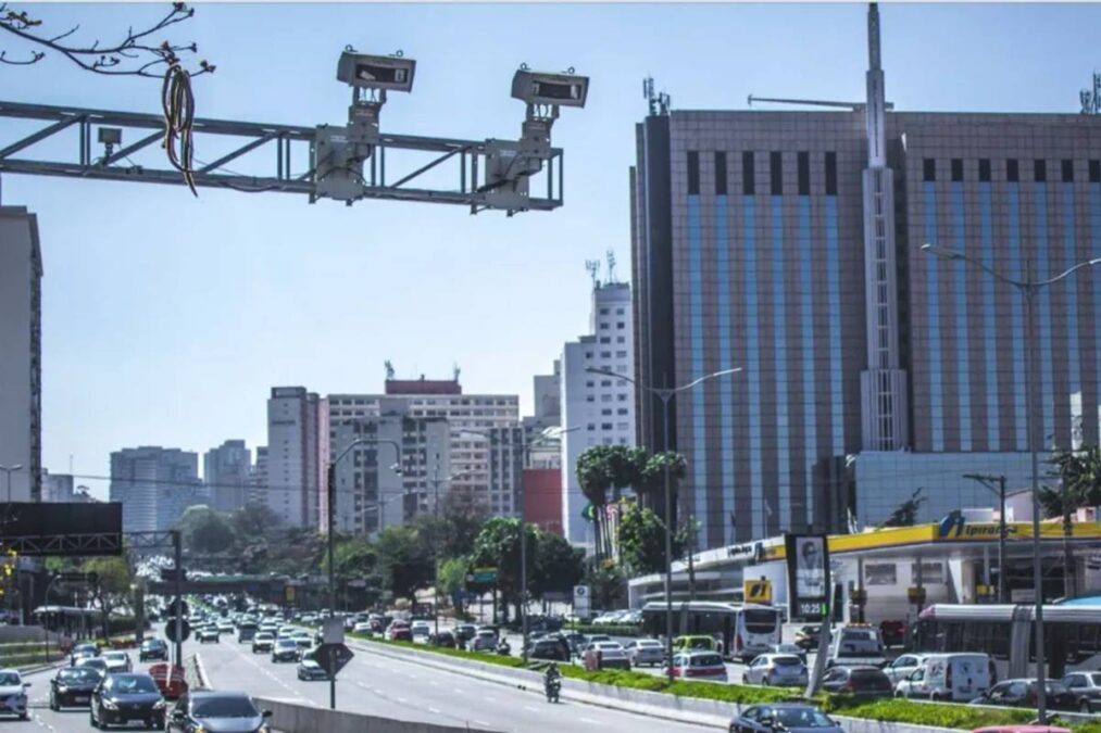 Radar no trânsito de uma grande cidade