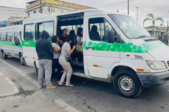 Bandidos armados fazem arrastão dentro de VAN em Simões Filho