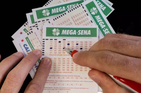 Mega-Sena acumula e prêmio passa de R$ 100 milhões