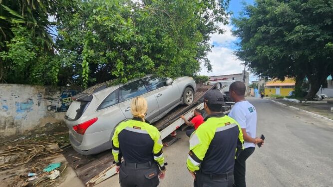 Prefeitura de Simões Filho inicia retirada de veículos abandonados na cidade