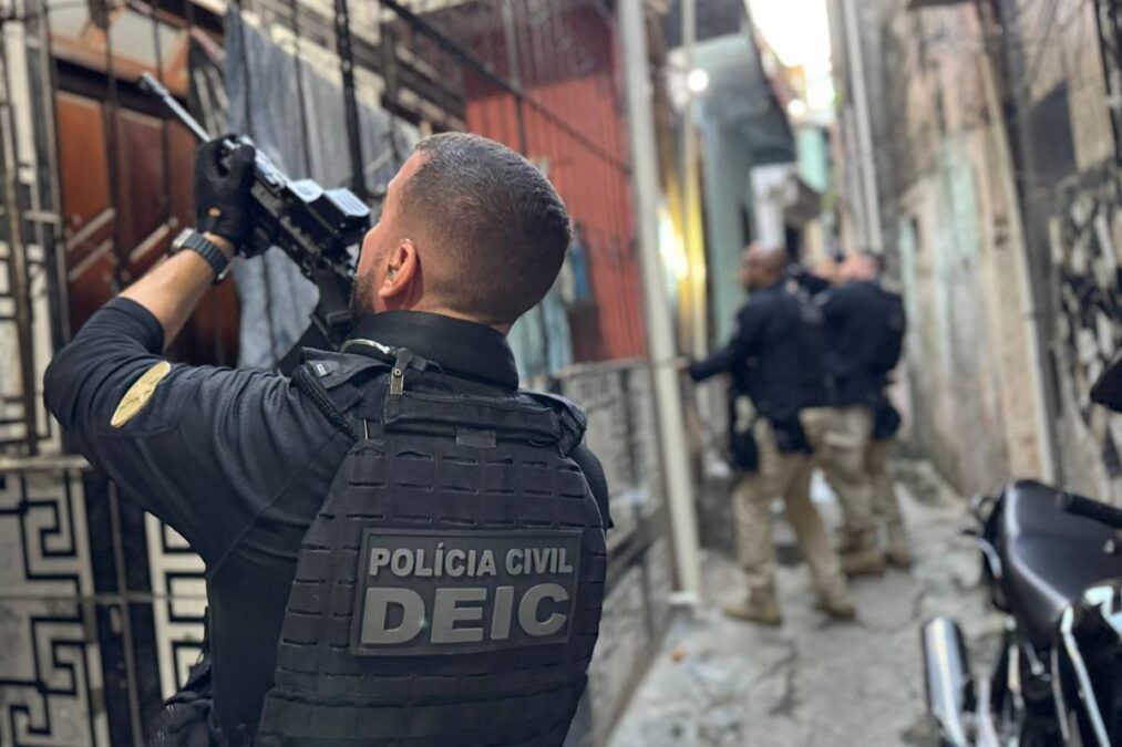 Simões Filho amanhece com megaoperação com mais de 200 policiais: Operação Cluster