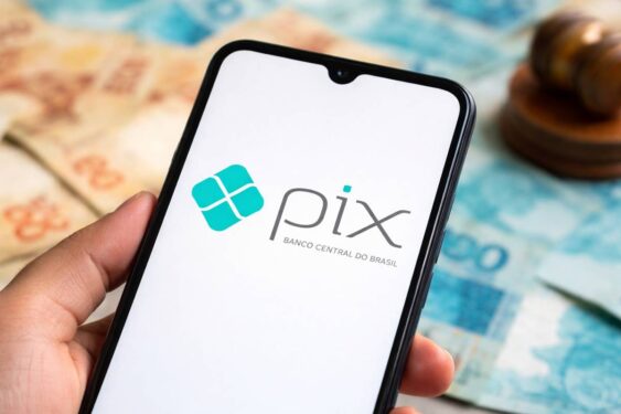 Novo sistema do IR paga valores direto no Pix sem declaração; entenda quem pode receber o cashback