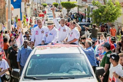 Jerônimo rodrigues, rui e wagner intensificam campanha pelo interior da bahia neste sábado (29