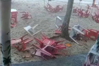 Ventania causa destruição em praia na bahia e assusta banhistas