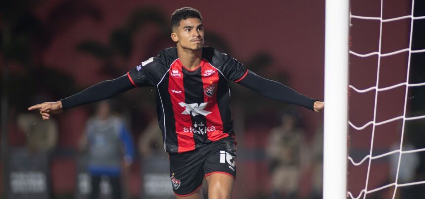 Vitória goleia athletico-pr por 4 a 0 e garante vaga nas quartas da copa do brasil